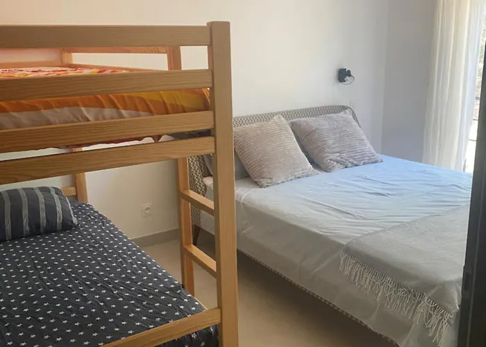 Maison Rez-de-jardin 80 M De La *