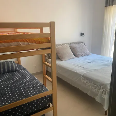 Maison Rez-de-jardin 80 M De La *