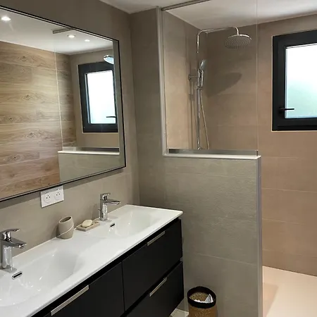 Maison Rez-de-jardin 80 M De La * 세라 디 페로